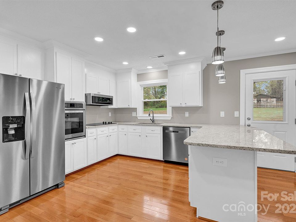1st image of 130 Island Park Ln