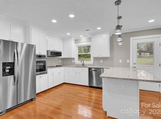 130 Island Park Ln, Statesville, NC 28625