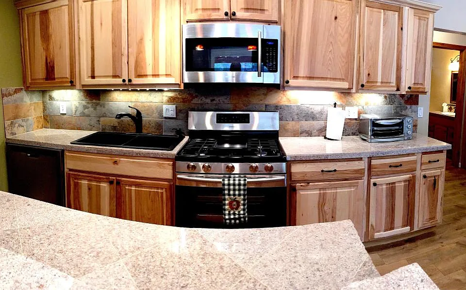 Fully remodeled w/under cabinet lighting & gas range