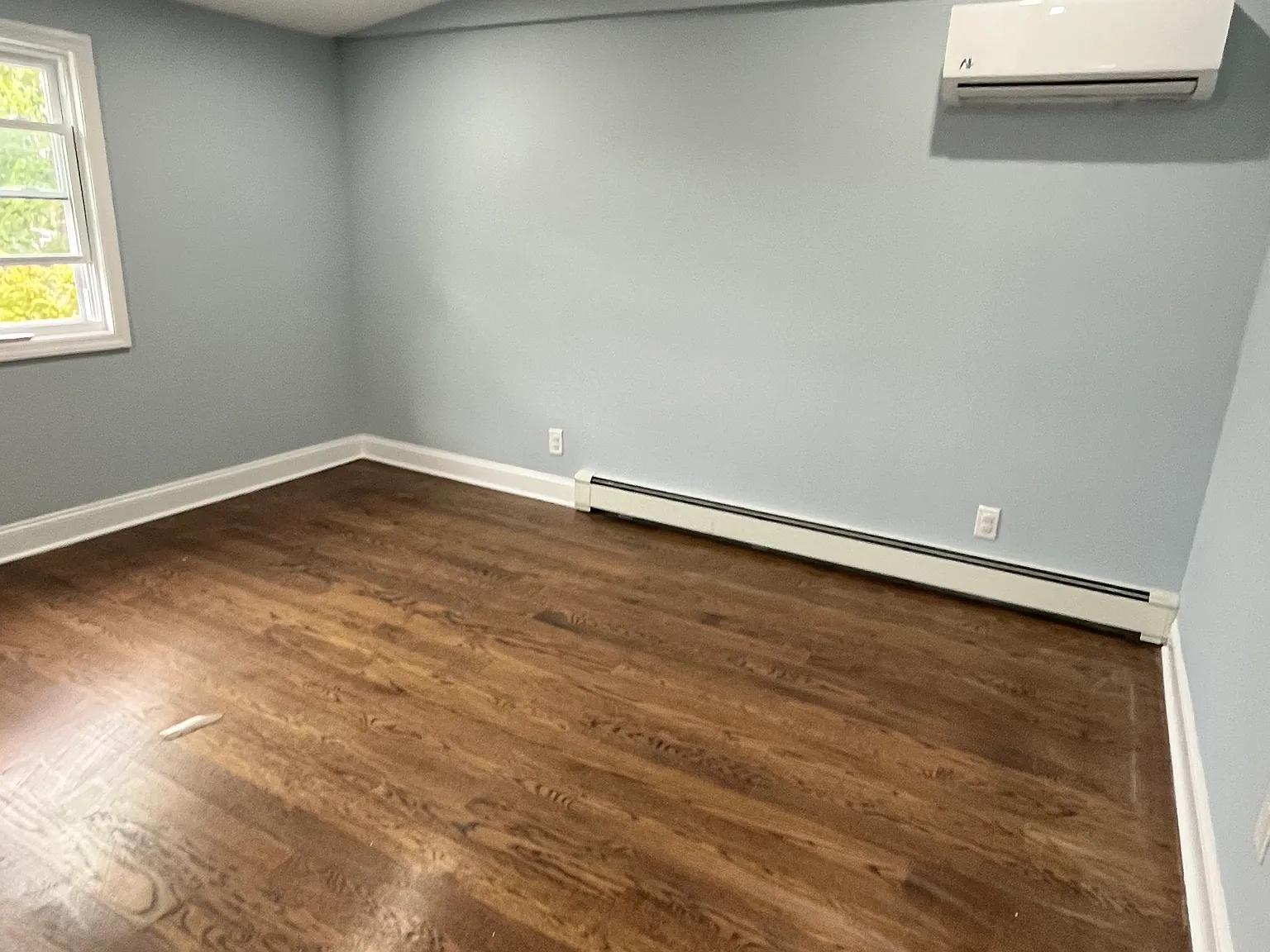 3 bed, 900 sqft, $3,200 — Photo 2
