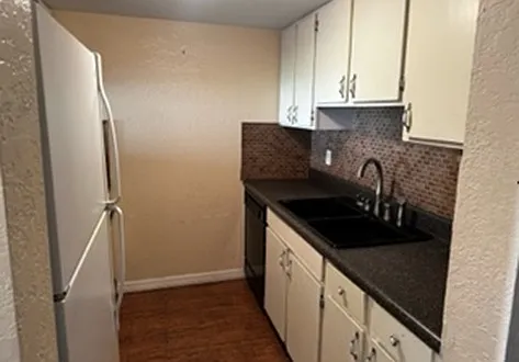 5820 N Church Ave #221 — Photo 2