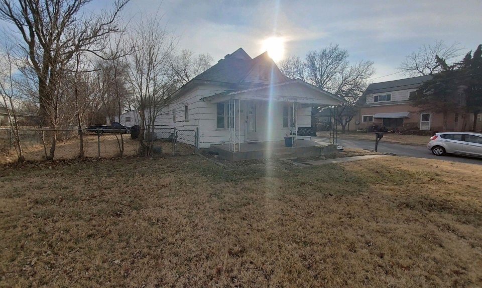 1st image of 1001 E 1st St