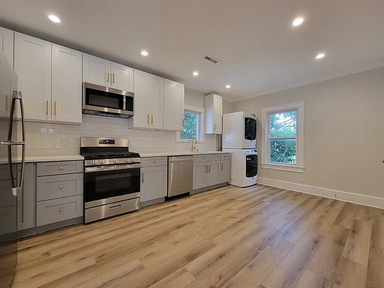 57 Sydney St #2 — Photo 4