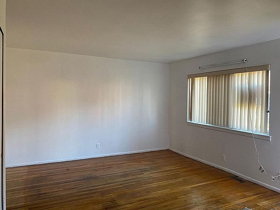 2nd image of 25645 Salem St