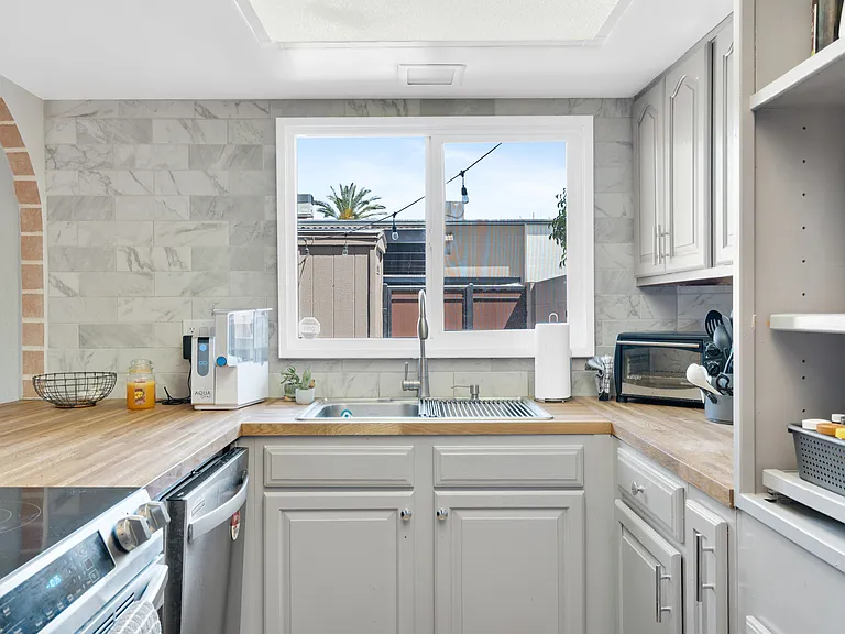2844 E Clarendon Ave — Photo 11