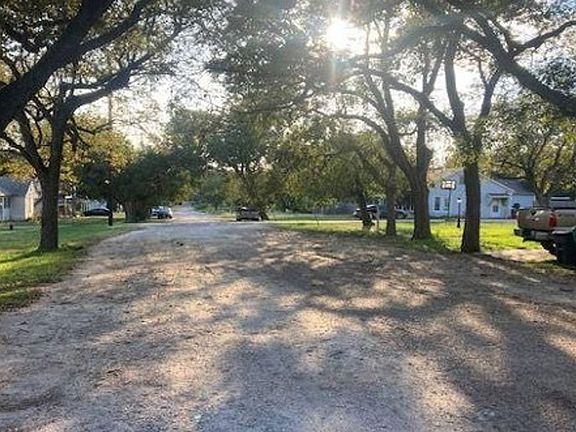Exterior Neighborhood (street photo)