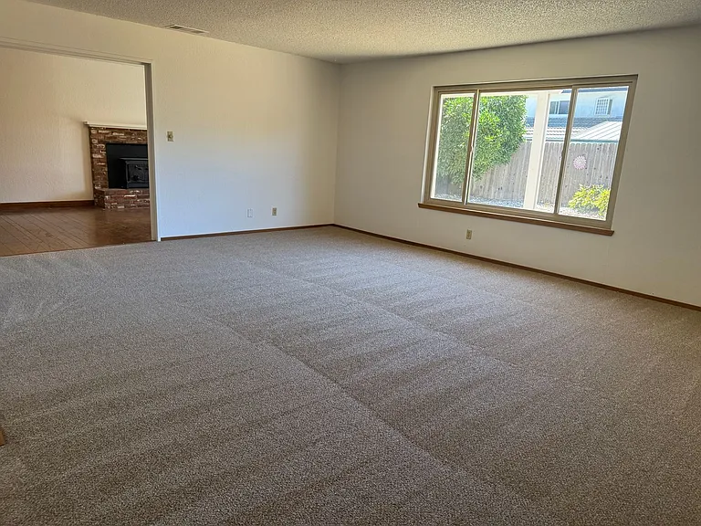 718 Linwood St — Photo 7