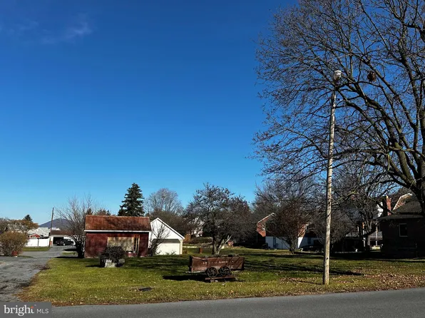 11 Prospect St, Mercersburg, PA 17236