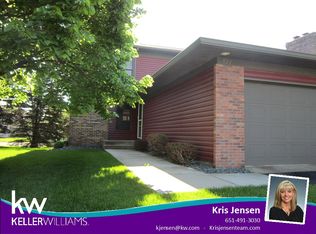 522 Hunter Hill Rd, Hudson, WI 54016