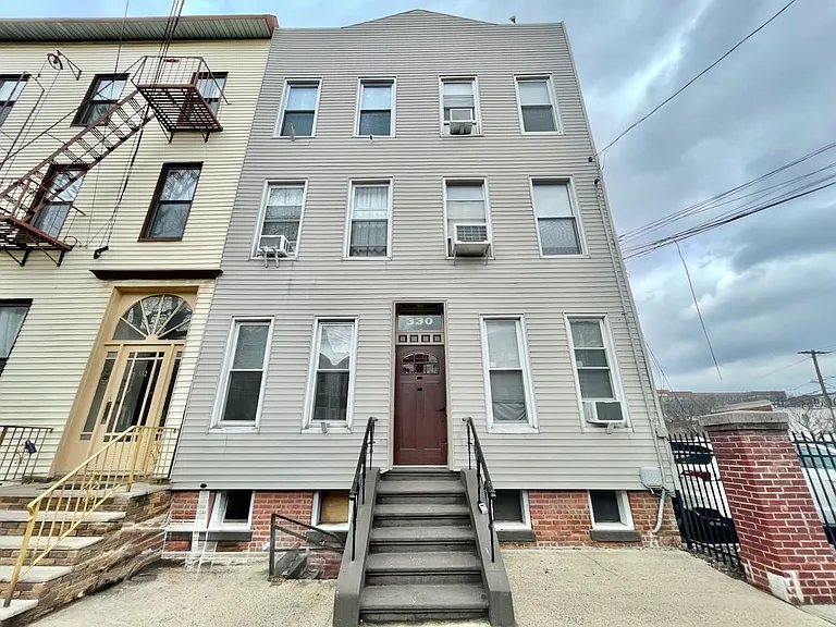 330 Pavonia Ave #1L — Photo 18