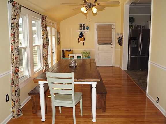 4th image of 725 N Avenue G