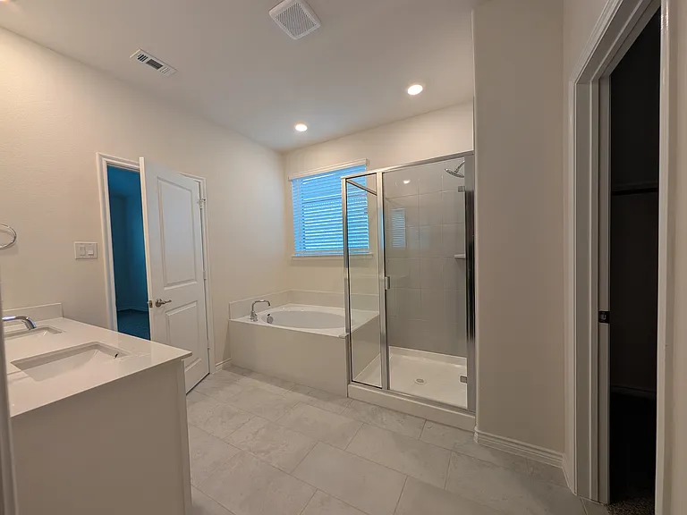 2112 Eugene St — Photo 11