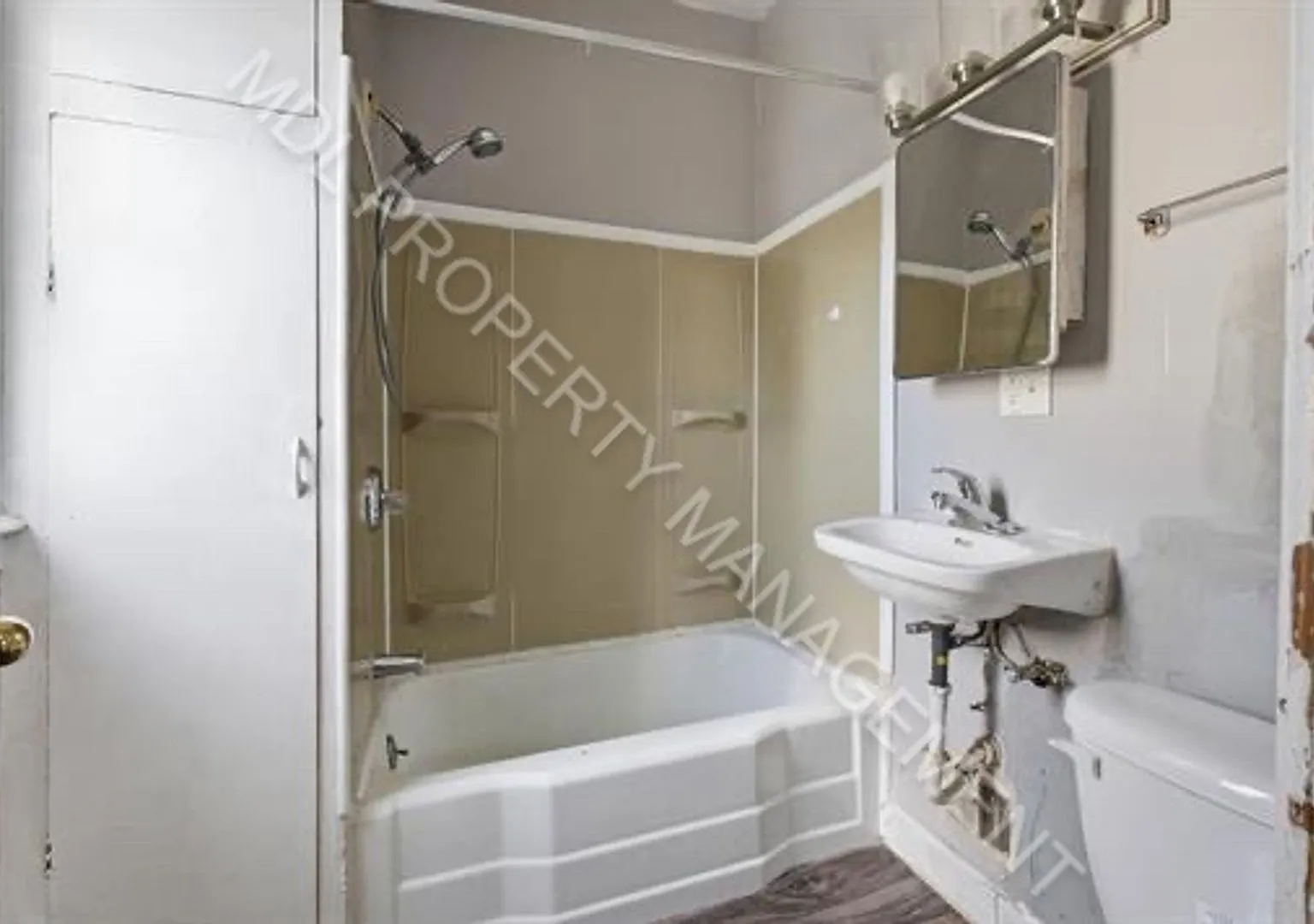 822 Jackson — Photo 2