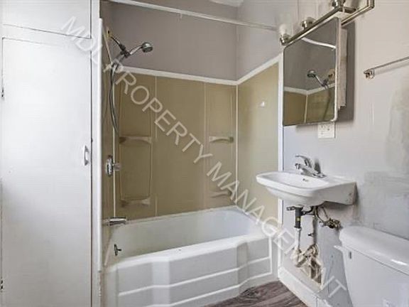 2nd image of 822 Jackson St #616