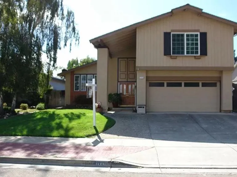 1170 Gilbert Ct — Photo 1