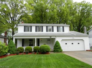 27886 Edgepark Dr, North Olmsted, OH 44070