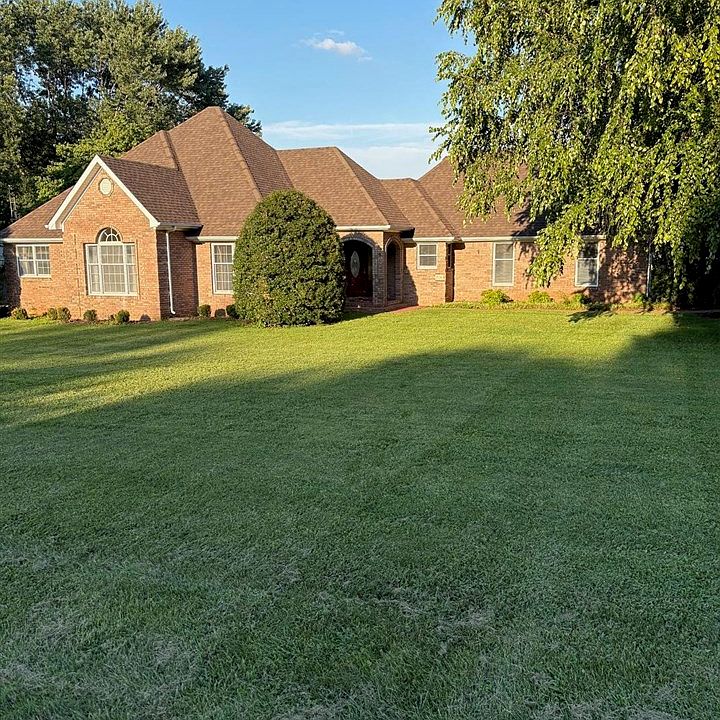 1st image of 206 Fox Run Cir