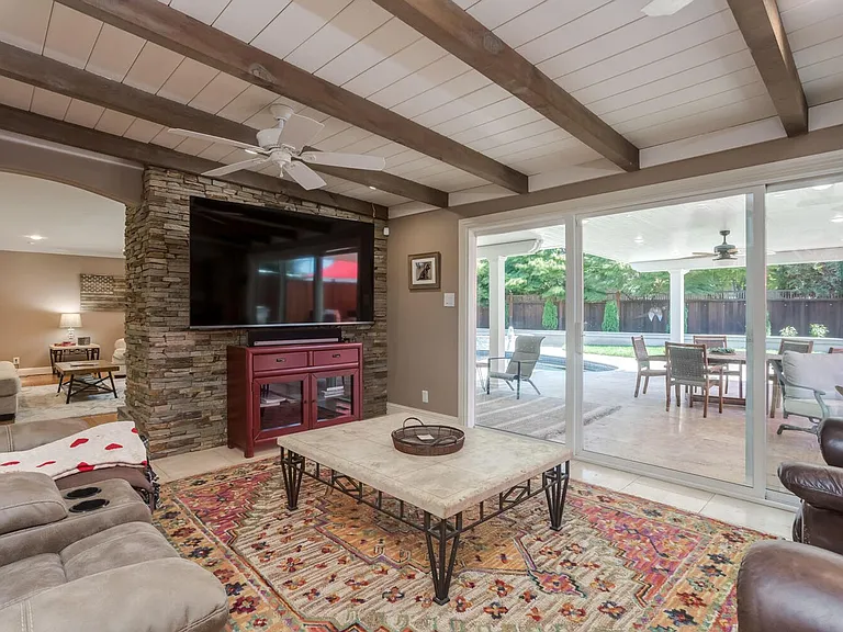 1176 Koch Ln — Photo 8