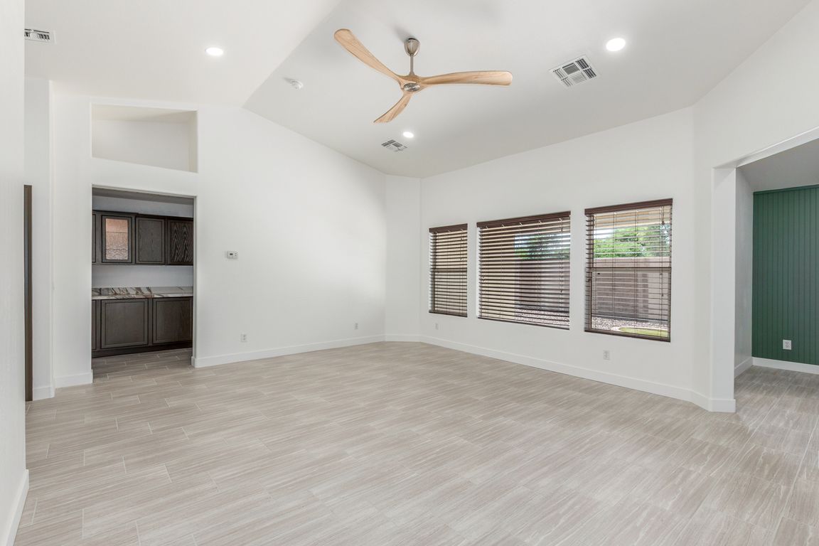 next background image