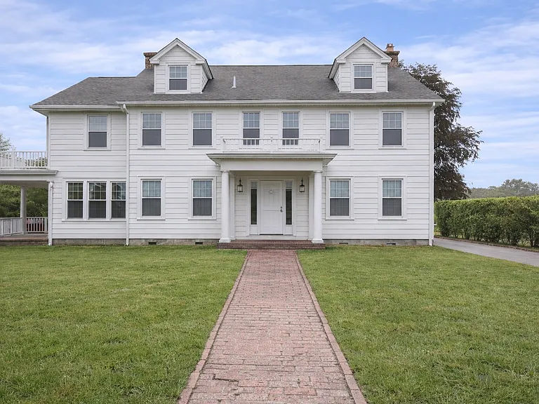 56 Nassau Blvd — Photo 1