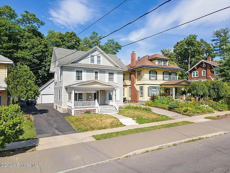 1587 Bradley St — Photo 1