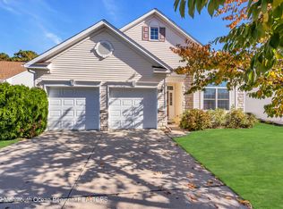 65 Strathmere St, Waretown, NJ 08758