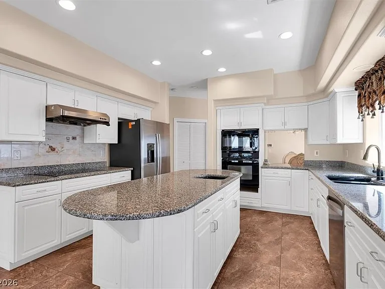 7956 Marbella Cir — Photo 4