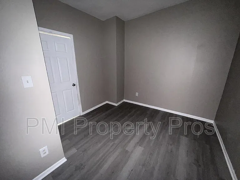 1943 N 38th St — Photo 12