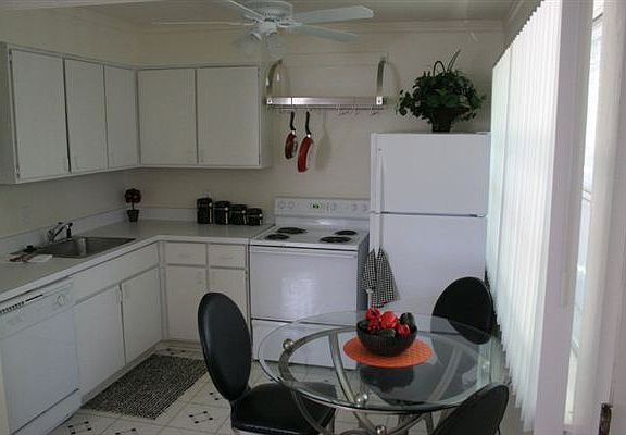 3rd image of 801 Miller Ave APT 2