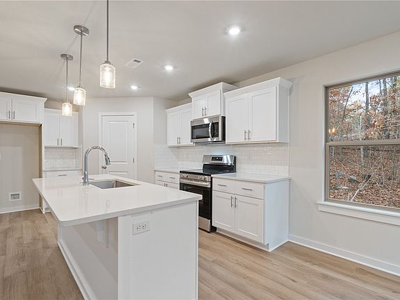 5th image of 7 Haddington Dr