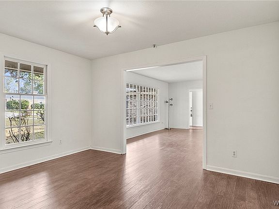 5th image of 1219 Montrose Dr