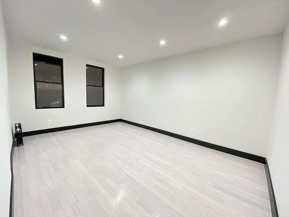 2nd image of 133 Fort George Ave APT 2C