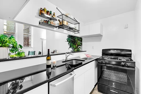 Rented by Cooper & Cooper Real Estate | media 9