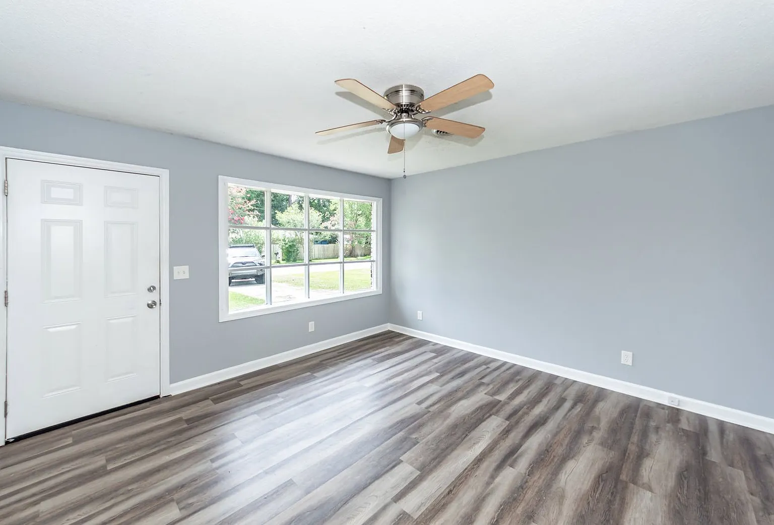 3 Bedroom, 1.5 Bathroom Home in Greenhurst - Summerville — Photo 3