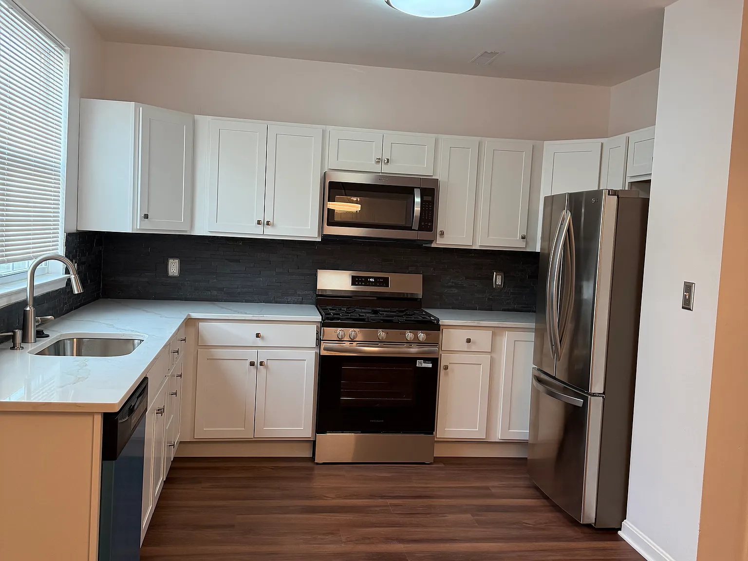 5 bed, 2048 sqft, $5,770 — Photo 3