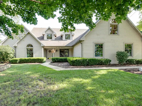 198 Peregrine Ln, Hawthorn Woods, IL 60047