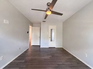 534 Royal Valley Rd, Grand Prairie, TX 75052