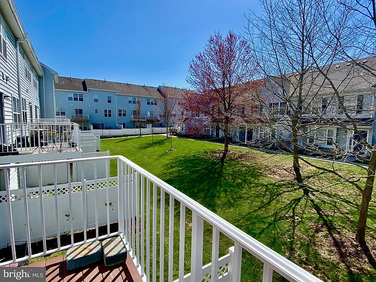 240 William Livingston Ct — Photo 34