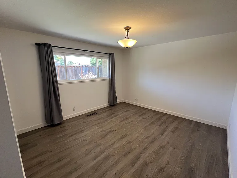 2119 Surrey Pl — Photo 8