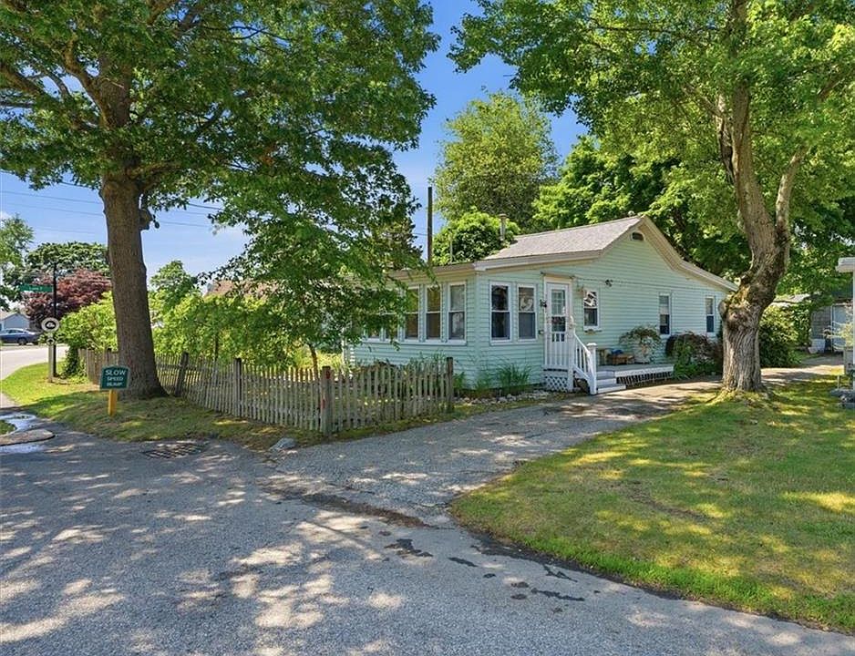 1st image of 286 Namquid Dr