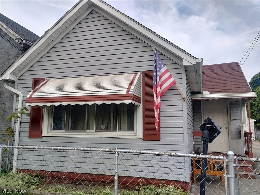 3186 W 48th St photo 1
