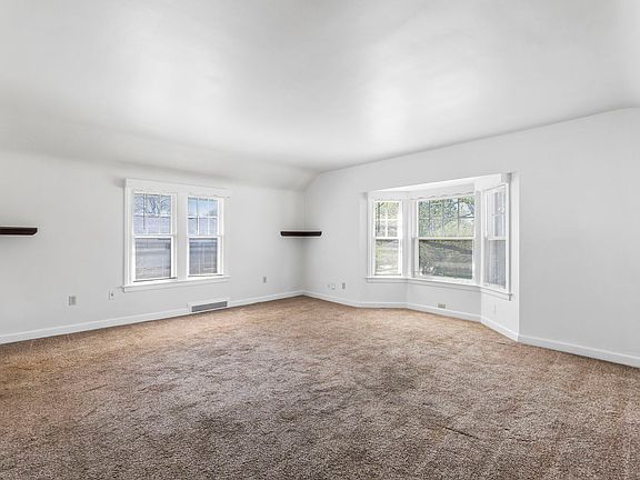 4th image of 818-820 Clay St
