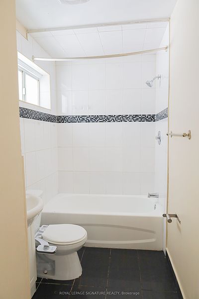 Brampton House for rent - 3 Bedrooms — photo 9