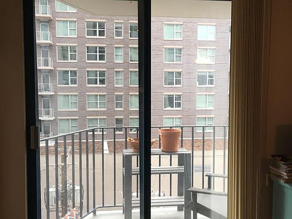3rd image of 1250 N La Salle Dr APT 709