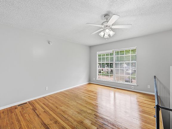 3rd image of 841 SE Brookside Dr