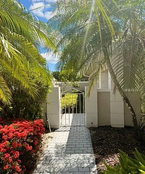 2527 SW Brookwood Ln — Photo 3