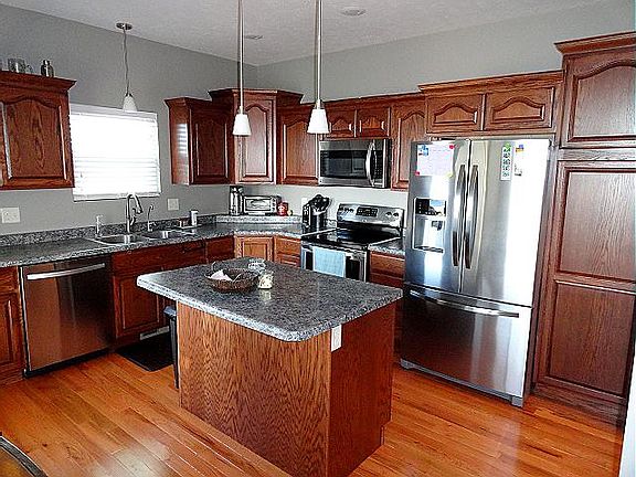 3rd image of 1102 Byers Dr
