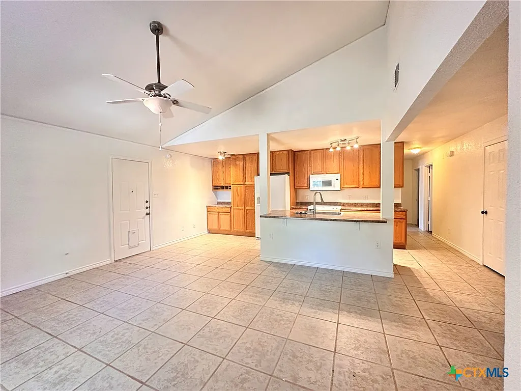 3 bed, 2.0 bath, 1090 sqft, $1,675 — Photo 4