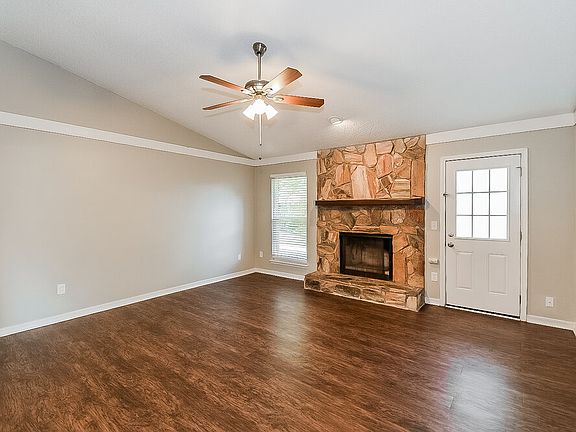 4th image of 3048 Blue Heron Dr N