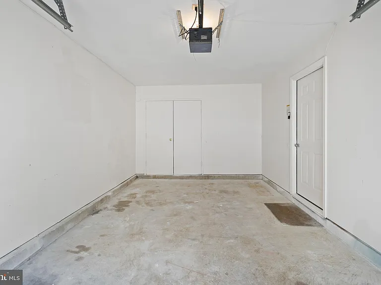 18506 Carriage Walk Cir — Photo 51
